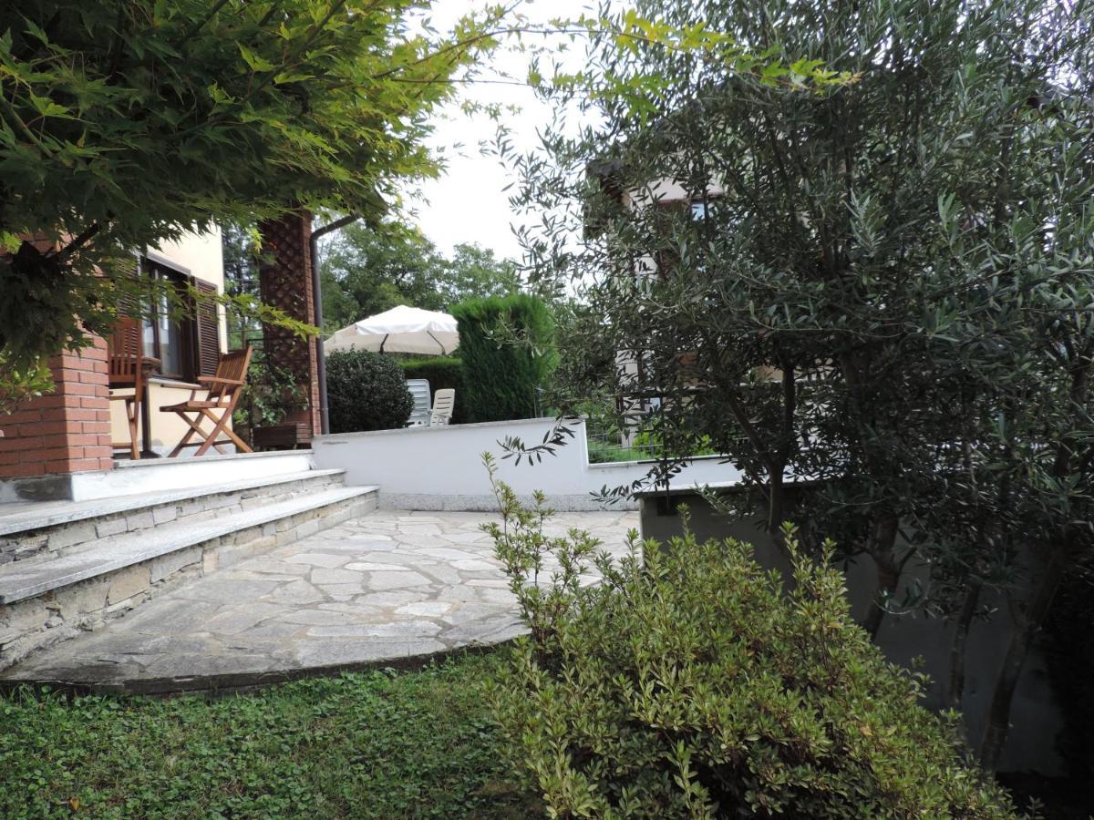 Casa Vacanza Il Glicine Casale Corte Cerro Экстерьер фото