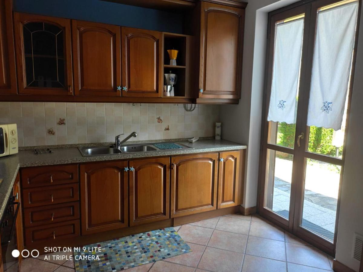 Casa Vacanza Il Glicine Casale Corte Cerro Экстерьер фото