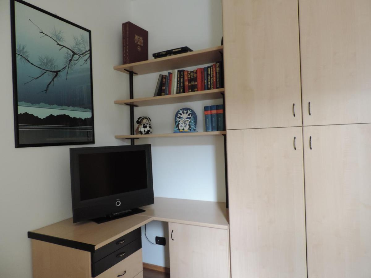 Casa Vacanza Il Glicine Casale Corte Cerro Экстерьер фото
