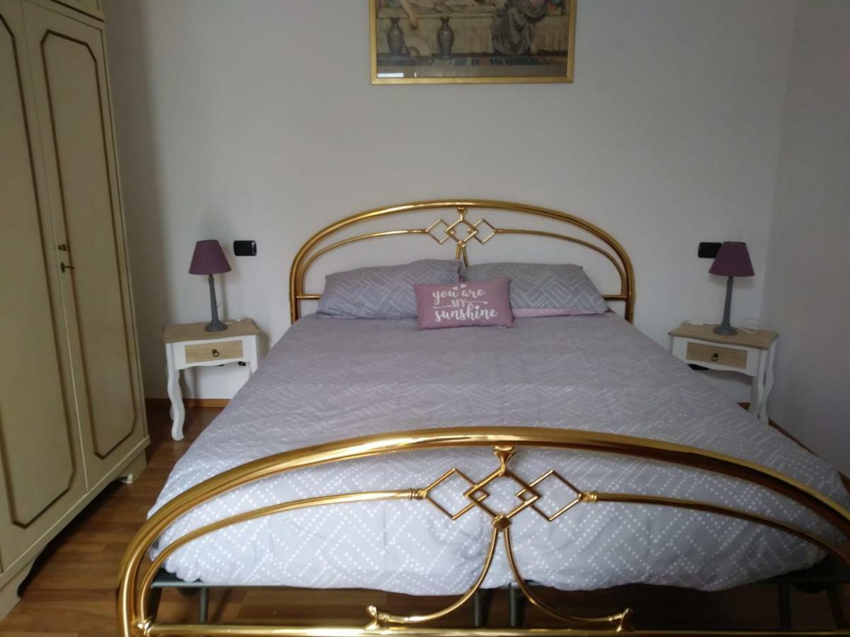 Casa Vacanza Il Glicine Casale Corte Cerro Экстерьер фото