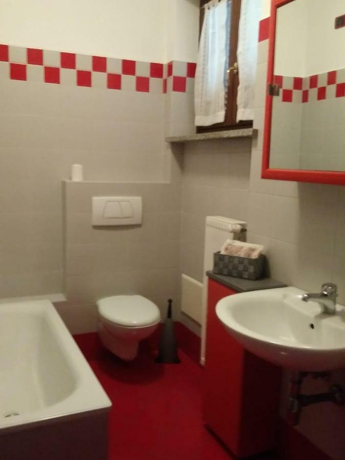 Casa Vacanza Il Glicine Casale Corte Cerro Экстерьер фото